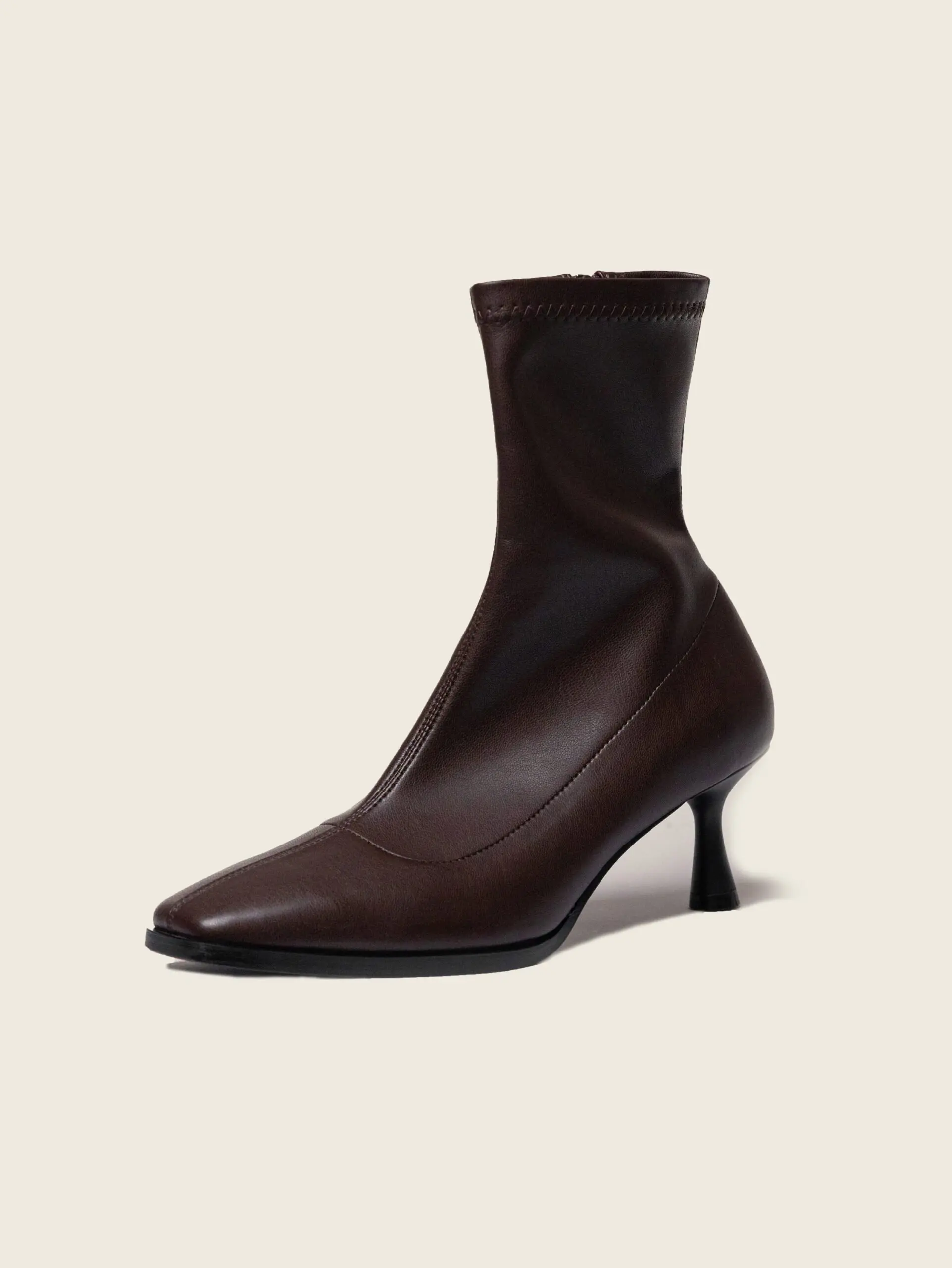 Boots Lerey in brown stretch vegan leather