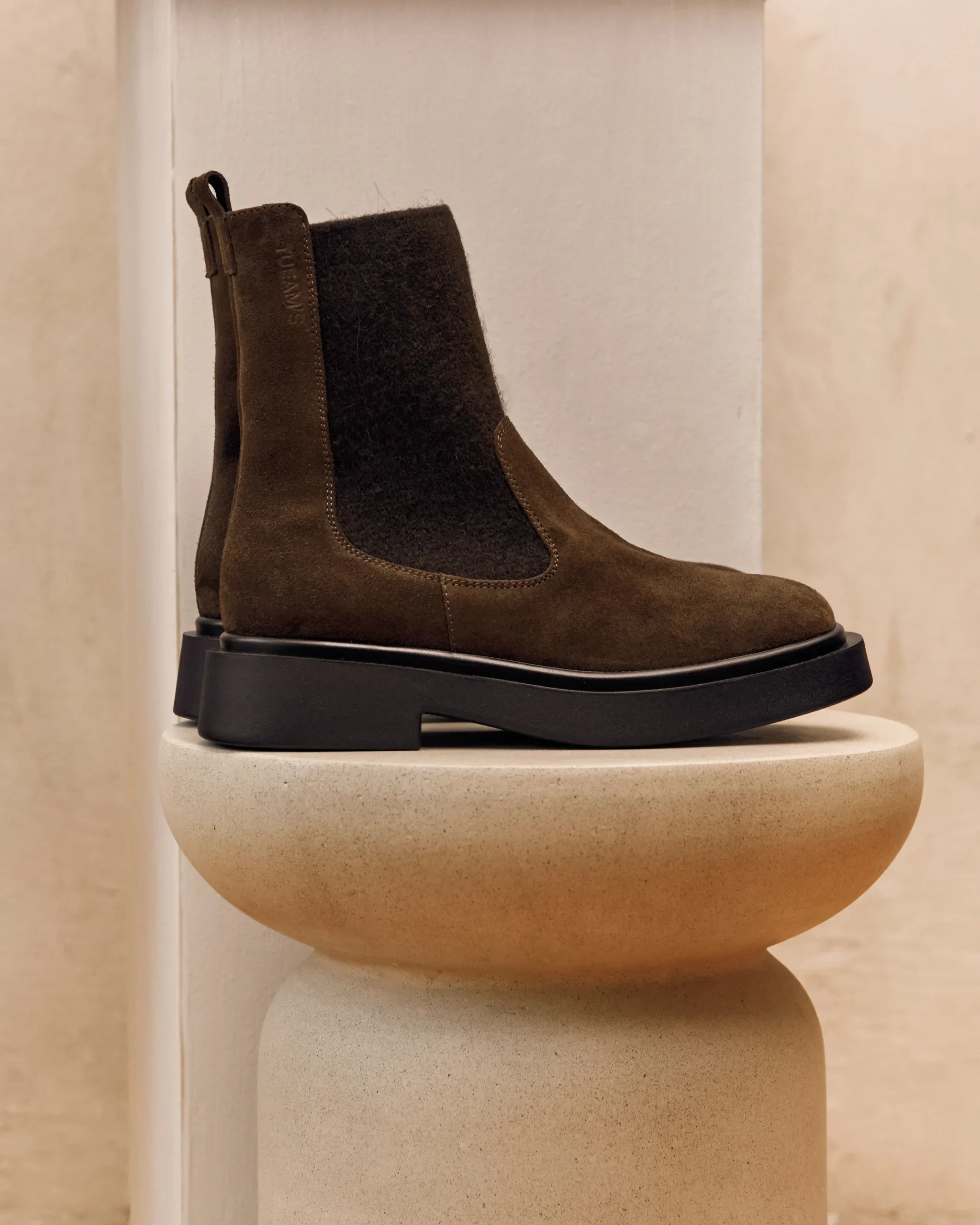 Chelsea boots in brown suede calfskin