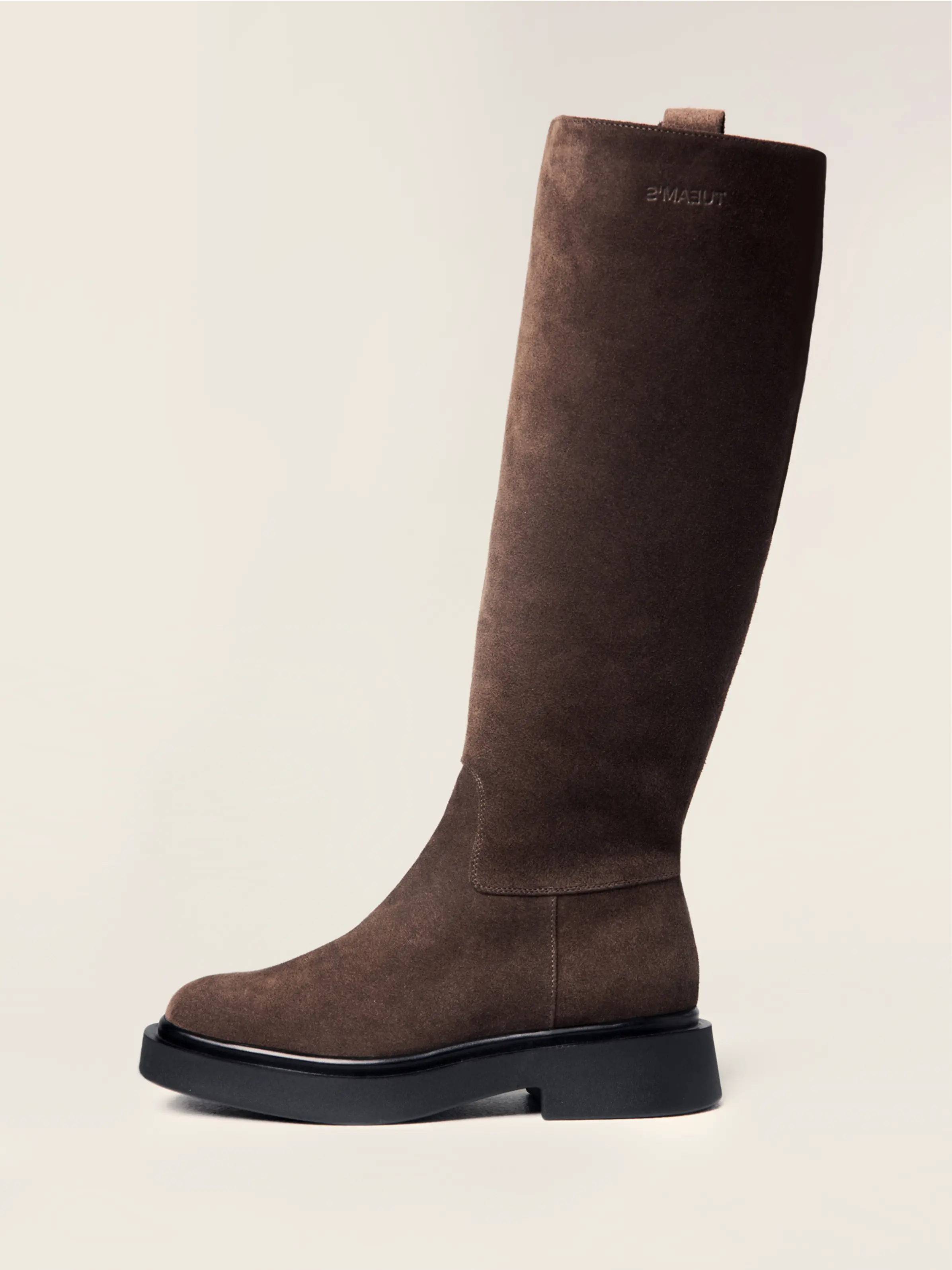 High boot with a flat heel in brown suede calfskin