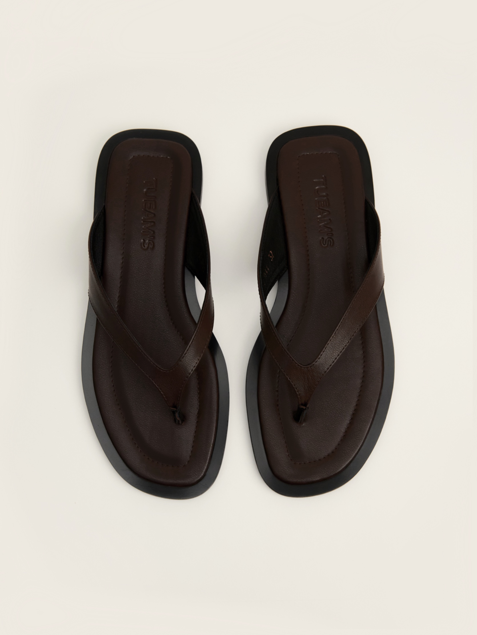 Flip flop in brown leather