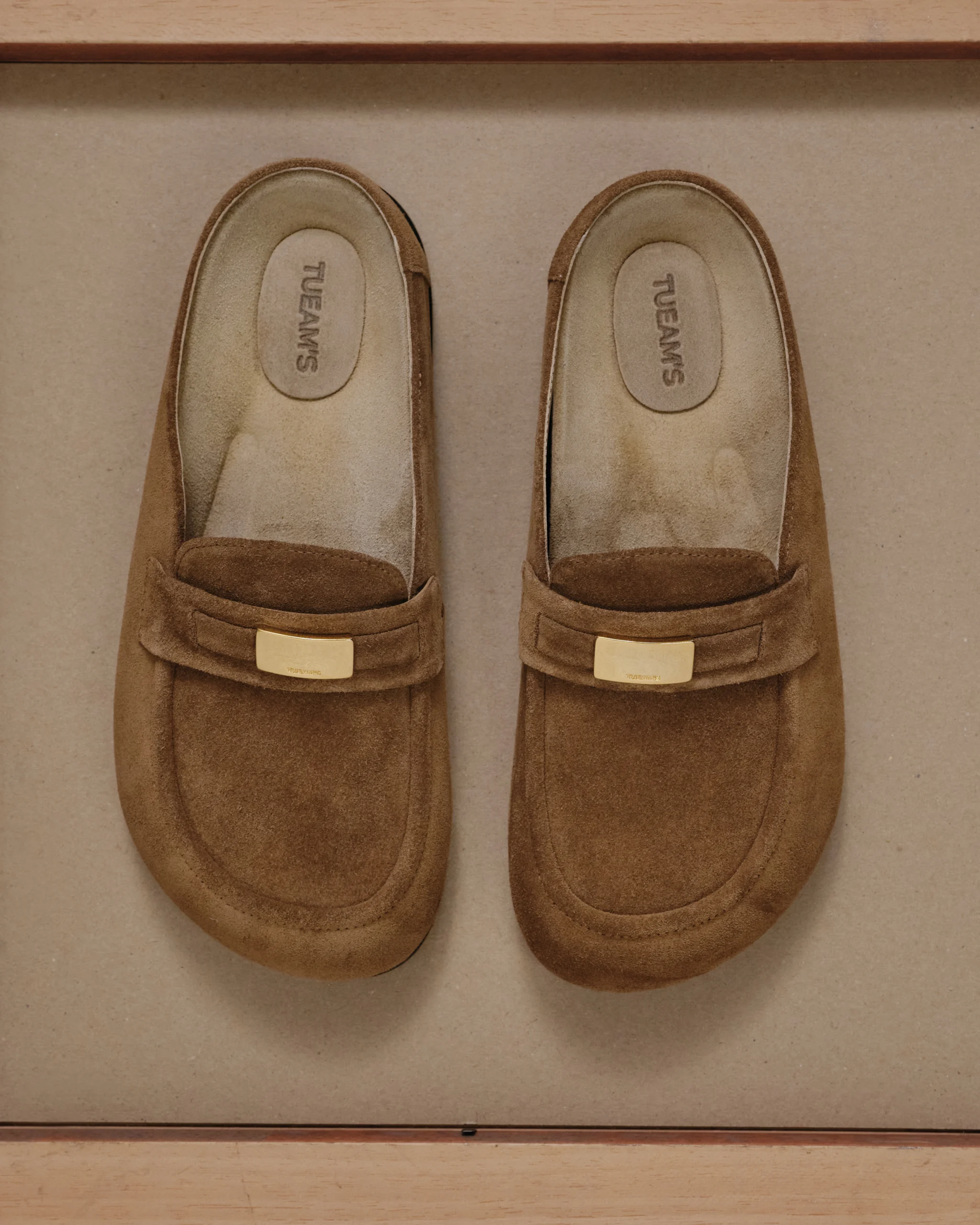 Elune light brown suede clogs
