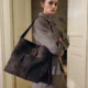 Della shopper in brown suede