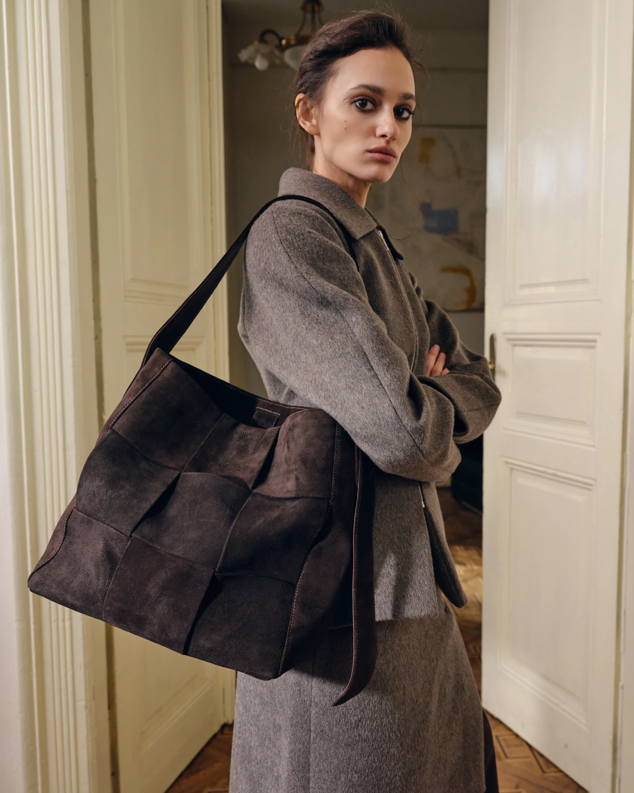 Della shopper in brown suede