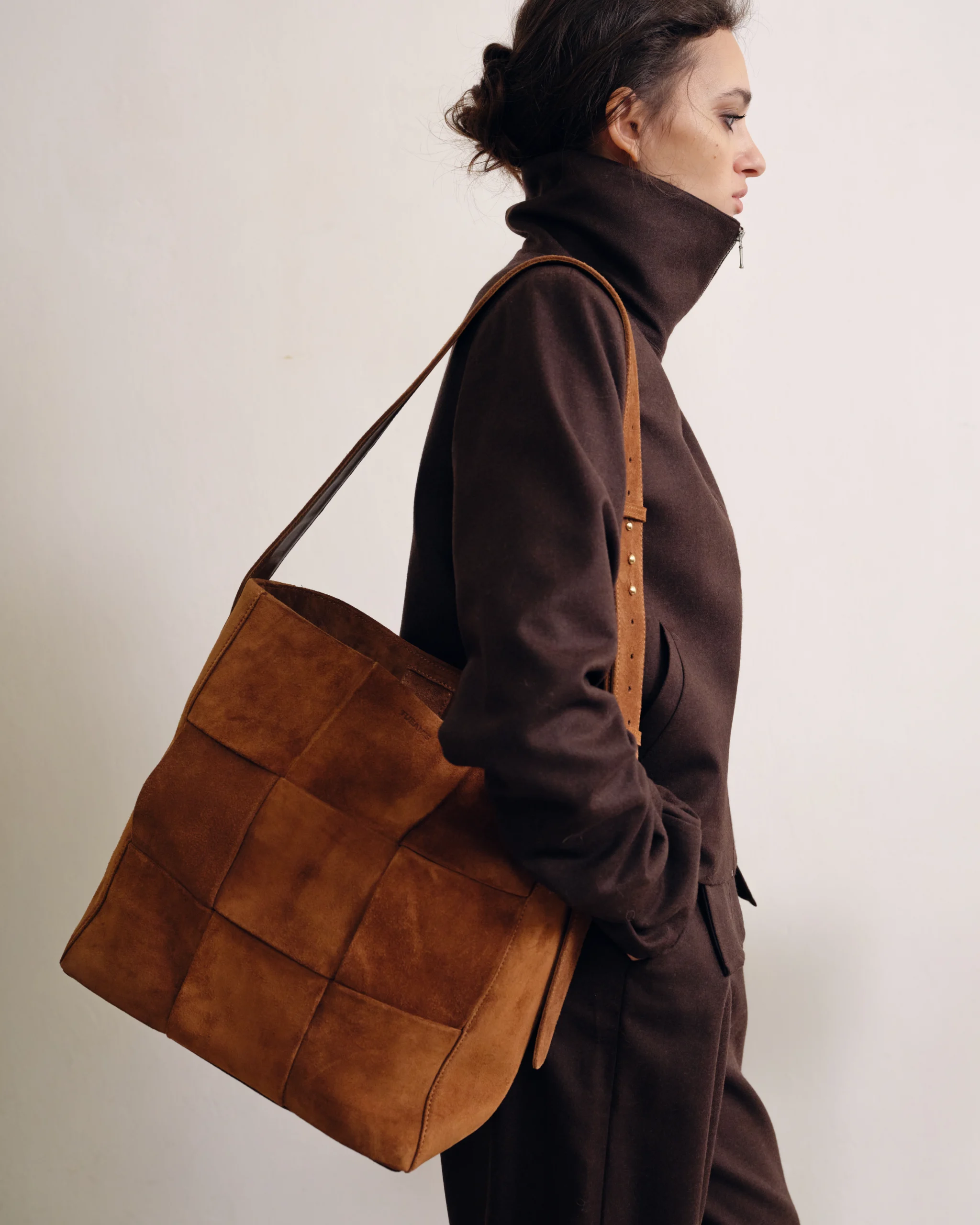 Della shopper in light brown suede